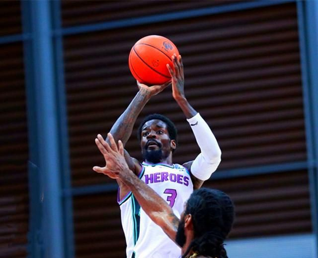 开云体育-今晚欧篮联焦点战，金州勇士调整名单，气氛紧张，控场能力受关注的简单介绍